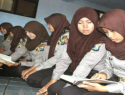 24 Polwan Polres Blitar Mondok di Pesantren APIS Sanan Gondang